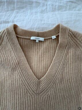 Beige 100% Cashmere Ribbed Sweater – Soft V-Neck Knit